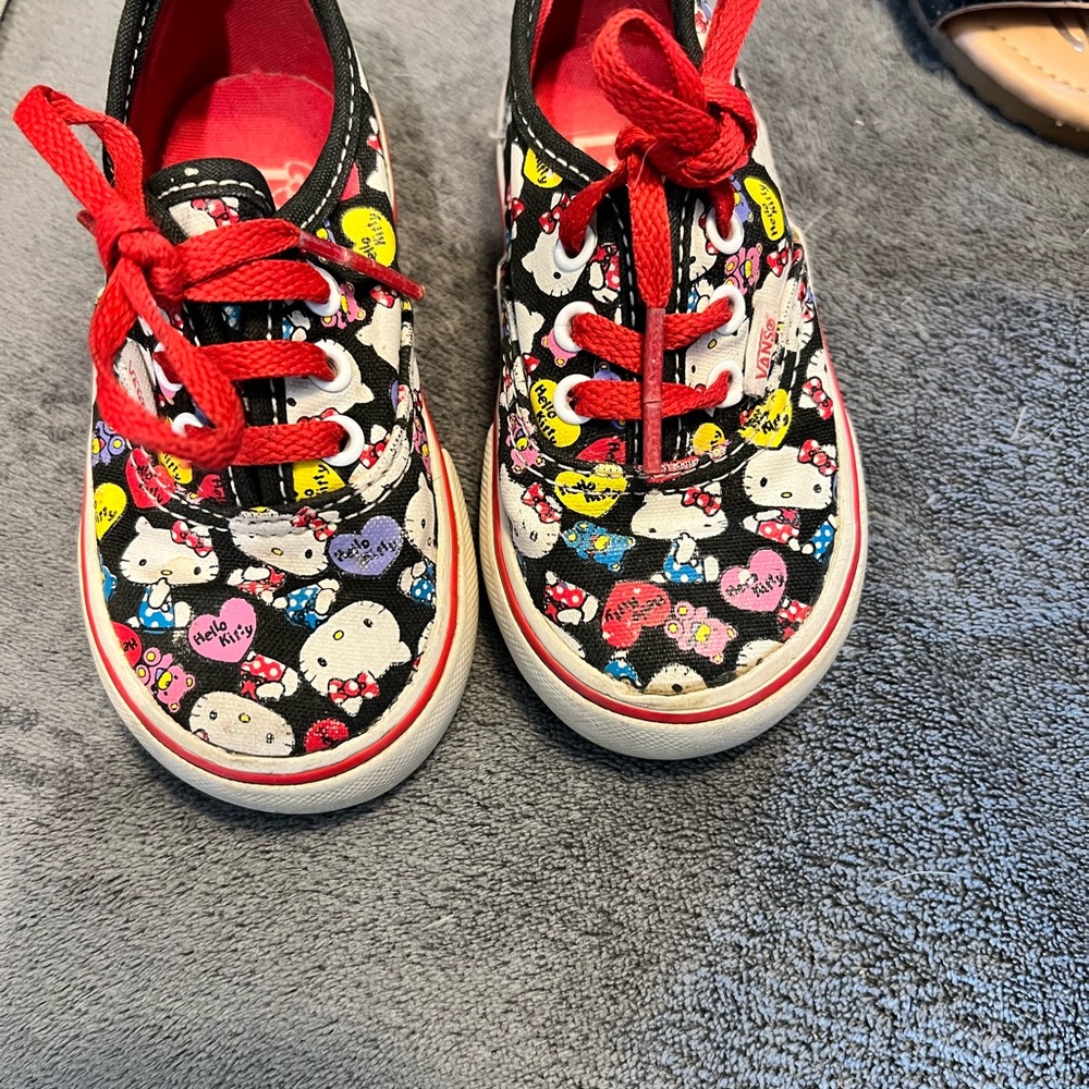 Little girl hello kitty vans size 5